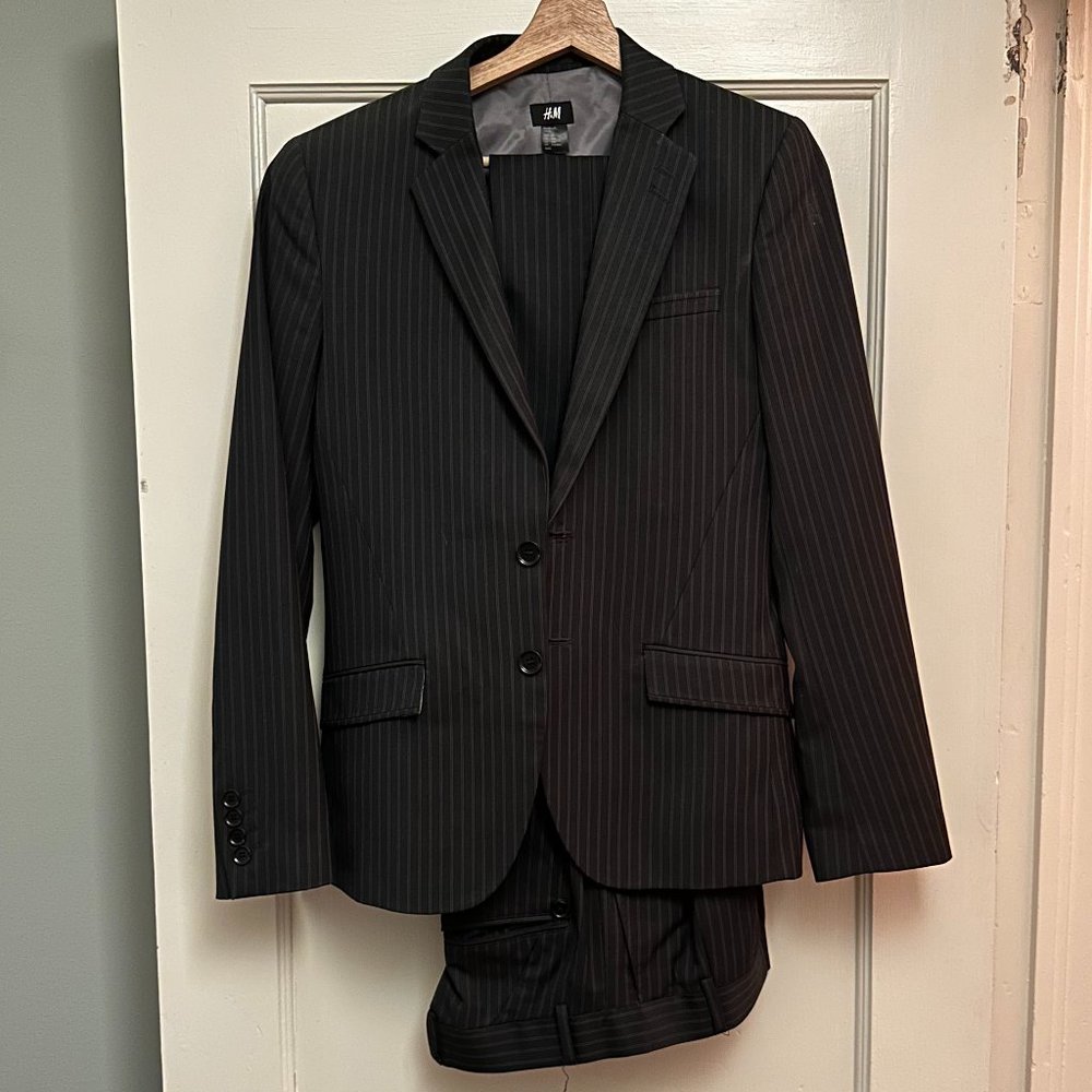 H&M Pinstripe Black/Gray Suit (Jacket 34R / Pants 30R)